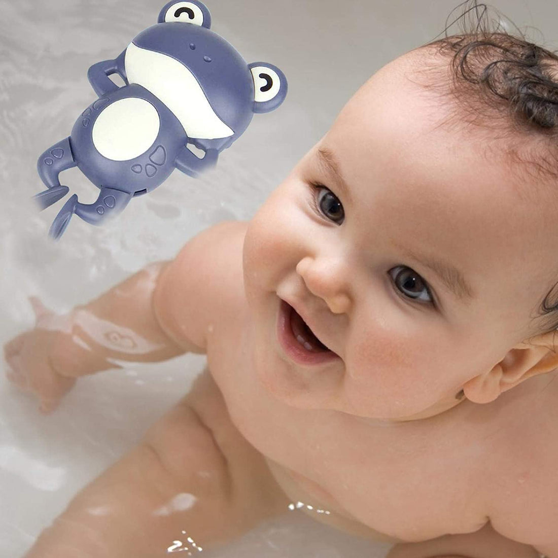 Grenouille de bain à remontoir tenue en main